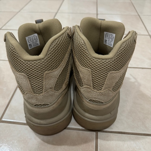 Yeezy boots - Picture 3 of 8